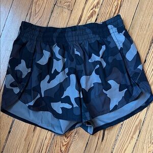 Athleta Racer Run Short 4.5" - Camo